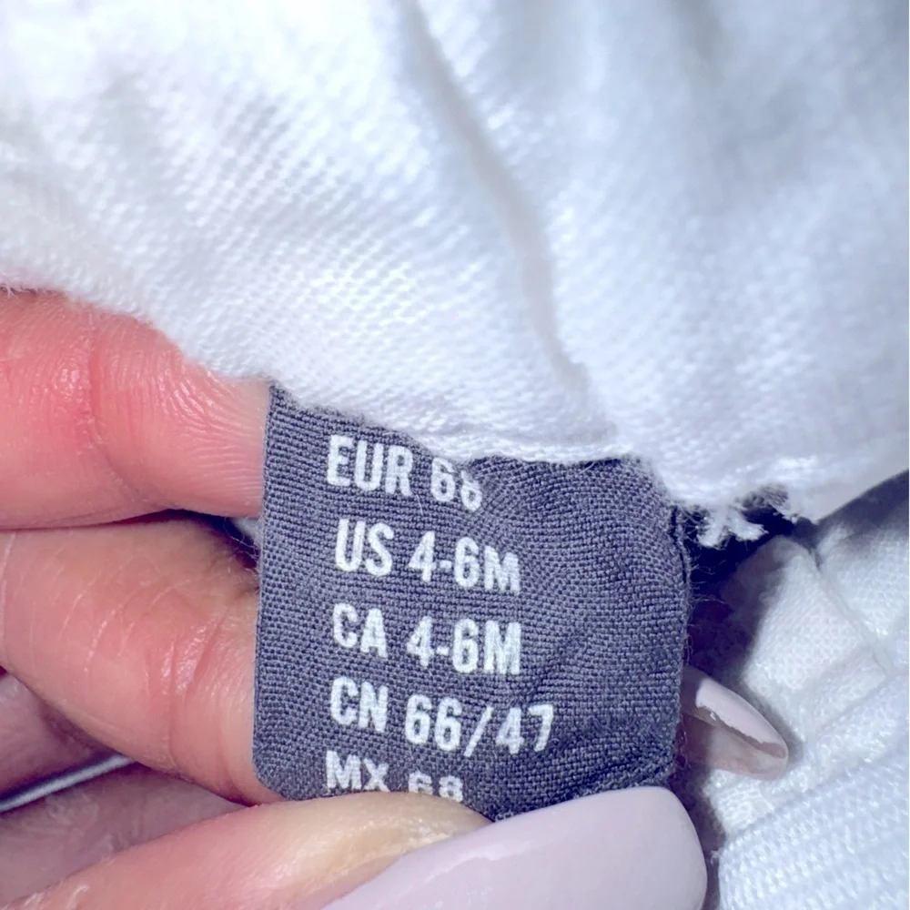 H&M white linen pants. 4-6 Months